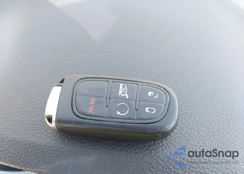 2015 Jeep Cherokee Latitude z USA, uszkodzony, nr VIN 1C4PJMCS4FW738423